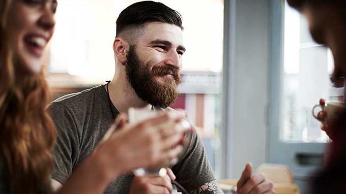 uomo con barba