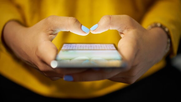 mujer con tablet mujer con tablet